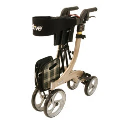 Rollator Drive Nitro, Leichtgewichtsrollator Für Innen Und Draußen, Mit Verschließbarer Gepäcktasche, Große Lenkräder, Mit Stockhalter, Ankipphilfe, Bis 130kg -Coloplast Verkaufsgeschäft 385scr a6c81cc43f309c2 1 1 1
