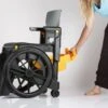 Eimer Für Dusch- Und Toilettenrollstuhl Wheelable 3 Von Seatara, Einfach Anbringen Und Herausnehmen 1 Eimer Für Dusch- Und Toilettenrollstuhl Wheelable 3 Von Seatara, Einfach Anbringen Und Herausnehmen -Coloplast Verkaufsgeschäft 4I8A0539