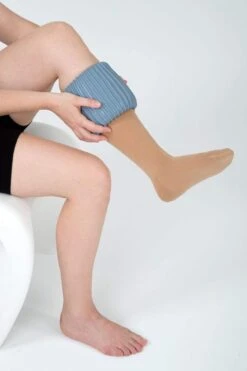 Doff N Donner (DND) Mit Cone Im Set An- Und Ausziehhilfe Für Medizinische Strümpfe, Neue Serie 11 Doff N Donner (DND) Mit Cone Im Set An- Und Ausziehhilfe Für Medizinische Strümpfe, Neue Serie -Coloplast Verkaufsgeschäft 51wZSAz jML SL1001 1