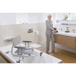Aquatec® Sorrento Badewannensitz Mit Drehfunktion, Badewannendrehsitz Inkl. Hygieneausschnitt Mit Soft-Touch-Oberfläche, Inkl. Armlehnen, Bis 130kg -Coloplast Verkaufsgeschäft A Sorrento badewannendrehsitz 2