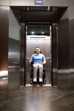 Invacare AVIVA RX20 Modulite Elektrorollstuhl, Heckantrieb, (inkl. 75A Power-Modul) Nachfolger Des Invacare Bora E-Rollstuhl, Patentierte CTC-Federung 21 Invacare AVIVA RX20 Modulite Elektrorollstuhl, Heckantrieb, (inkl. 75A Power-Modul) Nachfolger Des Invacare Bora E-Rollstuhl, Patentierte CTC-Federung -Coloplast Verkaufsgeschäft AVIVA BE06 1