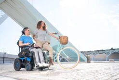 Invacare AVIVA RX20 Modulite Elektrorollstuhl, Heckantrieb, (inkl. 75A Power-Modul) Nachfolger Des Invacare Bora E-Rollstuhl, Patentierte CTC-Federung 20 Invacare AVIVA RX20 Modulite Elektrorollstuhl, Heckantrieb, (inkl. 75A Power-Modul) Nachfolger Des Invacare Bora E-Rollstuhl, Patentierte CTC-Federung -Coloplast Verkaufsgeschäft AVIVA BE28 1