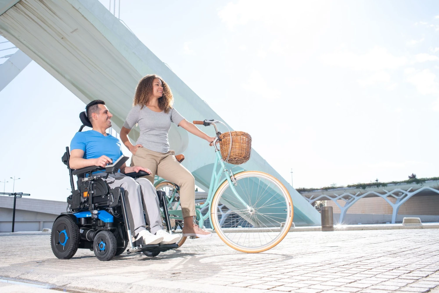 Invacare AVIVA RX40 HD Modulite Elektrorollstuhl (inkl. 120A Power-Modul) XL E-Rollstuhl Extra Breit Und Belastbar Bis 160kg 4 Invacare AVIVA RX40 HD Modulite Elektrorollstuhl (inkl. 120A Power-Modul) XL E-Rollstuhl Extra Breit Und Belastbar Bis 160kg – Bild 2