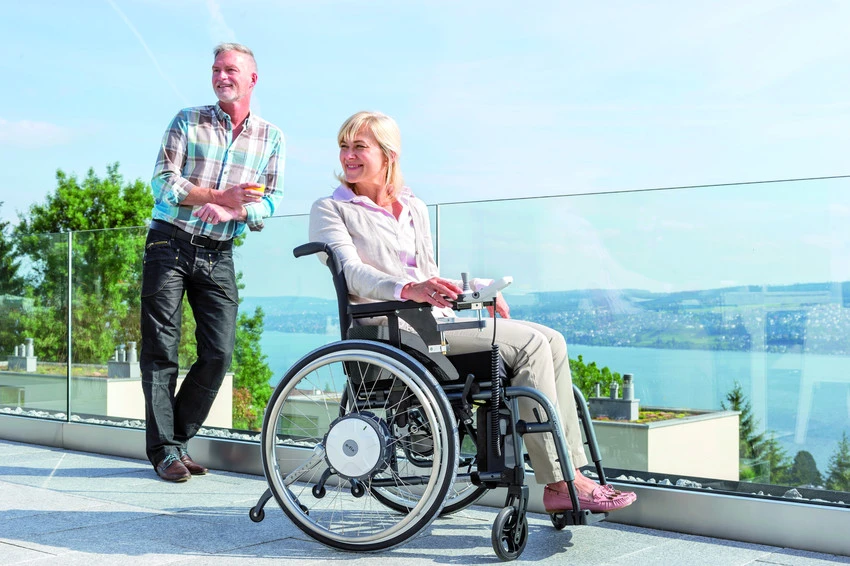 Alber E-Fix E36 Elektrischer Zusatzantrieb, Bis 160kg, Für Ihren* Rollstuhl, Zwei Verstärkte Antriebsräder 150W, Akku-Pack 7,5 Ah, Inkl. Montage In Unserer Fachwerkstatt 6 Alber E-Fix E36 Elektrischer Zusatzantrieb, Bis 160kg, Für Ihren* Rollstuhl, Zwei Verstärkte Antriebsräder 150W, Akku-Pack 7,5 Ah, Inkl. Montage In Unserer Fachwerkstatt – Bild 4