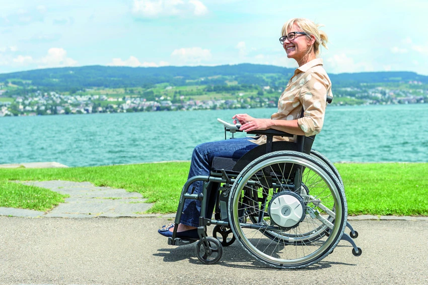 Alber E-Fix E36 Elektrischer Zusatzantrieb, Bis 160kg, Für Ihren* Rollstuhl, Zwei Verstärkte Antriebsräder 150W, Akku-Pack 7,5 Ah, Inkl. Montage In Unserer Fachwerkstatt 7 Alber E-Fix E36 Elektrischer Zusatzantrieb, Bis 160kg, Für Ihren* Rollstuhl, Zwei Verstärkte Antriebsräder 150W, Akku-Pack 7,5 Ah, Inkl. Montage In Unserer Fachwerkstatt – Bild 5