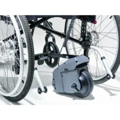 Komplettpaket = Alber ViaGO V24 Schiebehilfe Inkl. Action3 Alu-Faltrollstuhl, Sitzbreite 45.5cm (M/L) Leicht, Kraftvoll Und Leicht Bedienbar, Mit Trommelbremse, Kippschutz, Beckengurt Uvm. Bis 125kg 19 Komplettpaket = Alber ViaGO V24 Schiebehilfe Inkl. Action3 Alu-Faltrollstuhl, Sitzbreite 45.5cm (M/L) Leicht, Kraftvoll Und Leicht Bedienbar, Mit Trommelbremse, Kippschutz, Beckengurt Uvm. Bis 125kg -Coloplast Verkaufsgeschäft Alber Viago Halterung 01