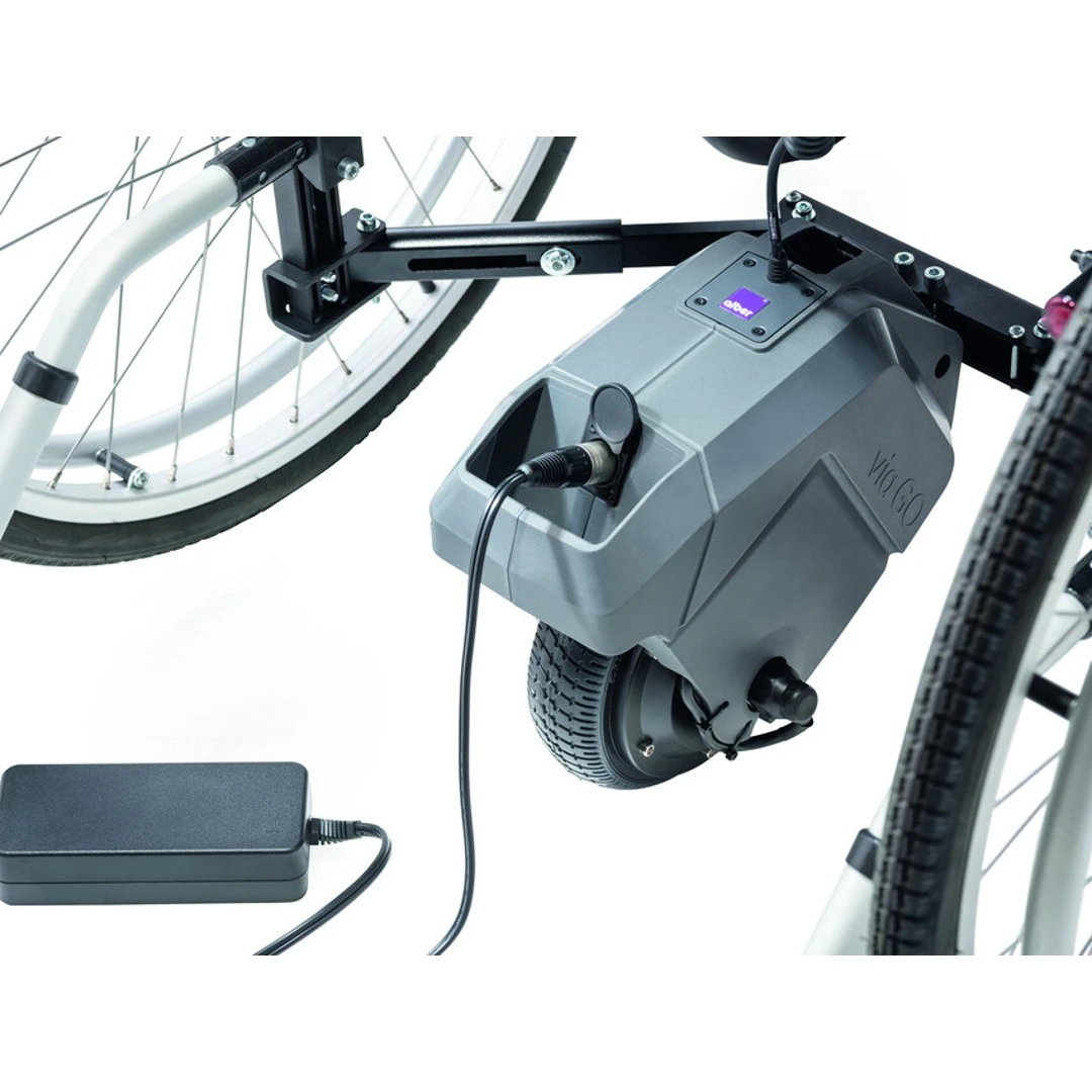 Komplettpaket = Alber ViaGO V24 Schiebehilfe Inkl. Action3 Alu-Faltrollstuhl, Sitzbreite 45.5cm (M/L) Leicht, Kraftvoll Und Leicht Bedienbar, Mit Trommelbremse, Kippschutz, Beckengurt Uvm. Bis 125kg 9 Komplettpaket = Alber ViaGO V24 Schiebehilfe Inkl. Action3 Alu-Faltrollstuhl, Sitzbreite 45.5cm (M/L) Leicht, Kraftvoll Und Leicht Bedienbar, Mit Trommelbremse, Kippschutz, Beckengurt Uvm. Bis 125kg – Bild 7