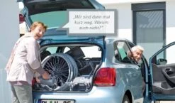 Alber Viamobil V25 Elektrische Schiebehilfe, Inkl. Action3 NG Premium-Leichtgewicht-Rollstuhl, Fertig Montiert, Bis 125kg Belastbar -Coloplast Verkaufsgeschäft Alber Viamobil V25 Autotransport