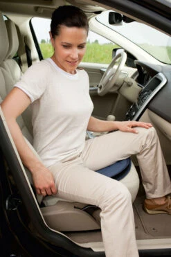 Flexibler Drehsitz, 3.5cm Hoch Einfach Drehen, Drehkissen Für Auto Oder Stühle 11 Flexibler Drehsitz, 3.5cm Hoch Einfach Drehen, Drehkissen Für Auto Oder Stühle -Coloplast Verkaufsgeschäft BER 11020300 03 1