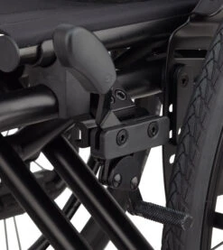 Bischoff & Bischoff BX 11 Adaptivrollstuhl, Faltbar, Anpassrücken, Wahlweise Beinstützen Fest/abschwenkbar, Bis 135 Kg 20 Bischoff & Bischoff BX 11 Adaptivrollstuhl, Faltbar, Anpassrücken, Wahlweise Beinstützen Fest/abschwenkbar, Bis 135 Kg -Coloplast Verkaufsgeschäft BX11 10 557x624 1