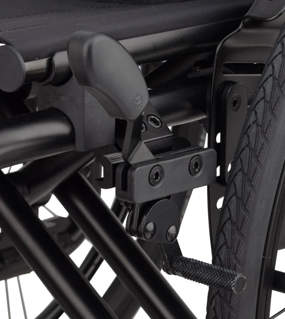 Bischoff & Bischoff BX 11 Adaptivrollstuhl, Faltbar, Anpassrücken, Wahlweise Beinstützen Fest/abschwenkbar, Bis 135 Kg 10 Bischoff & Bischoff BX 11 Adaptivrollstuhl, Faltbar, Anpassrücken, Wahlweise Beinstützen Fest/abschwenkbar, Bis 135 Kg – Bild 8