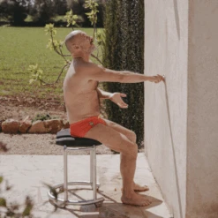 Saljol Duschhocker, Dreht Sich Auf Der Stelle, Grau (Stahl Pulverbeschichtet) Oder In Silber (Edelstahl Elektropoliert) Bis 150kg 10 Saljol Duschhocker, Dreht Sich Auf Der Stelle, Grau (Stahl Pulverbeschichtet) Oder In Silber (Edelstahl Elektropoliert) Bis 150kg -Coloplast Verkaufsgeschäft Design ohne Titel 22