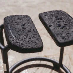 Saljol Duschhocker, Dreht Sich Auf Der Stelle, Grau (Stahl Pulverbeschichtet) Oder In Silber (Edelstahl Elektropoliert) Bis 150kg 12 Saljol Duschhocker, Dreht Sich Auf Der Stelle, Grau (Stahl Pulverbeschichtet) Oder In Silber (Edelstahl Elektropoliert) Bis 150kg -Coloplast Verkaufsgeschäft Design ohne Titel 24