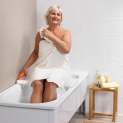 Etac Fresh Badebrett, Bequem Und Sicher Auf Der Badewanne Sitzen, Badewannenbrett In Zwei Längen, Bis 150 Kg -Coloplast Verkaufsgeschäft ETA Badebrett Fresh bsp