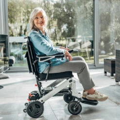 NEU: Ergoflix Mi2 Indoor, Elektrischer, Faltbarer Rollstuhl, Bis 120kg, SB 40, Mit 8" + 7"-Rädern, Inkl. Sitzkissen 10cm, Inkl. 1x Akku (Nachfolger Des Ergoflix M)