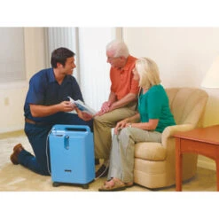 Philips Respironics EverFlo Kit Sauerstoffkonzentrator, Stationäres Sauerstoffgerät, Bis 5 Liter/min., Inkl. O2-Kit Nasenbrille, O2-Maske, Firesafe Und Weiteres Zubehör -Coloplast Verkaufsgeschäft EverFlo mobil 2 1