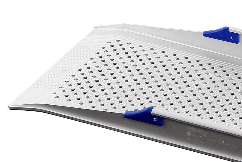 Feal PerfoLight Rampe Weite Ausführung 27cm Breite Lauffläche, Länge 106cm 4 Feal PerfoLight Rampe Weite Ausführung 27cm Breite Lauffläche, Länge 106cm – Bild 2