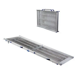 Feal BGR Allzweckrampe VR16, Klappbar, Länge 160cm (85cm Geklappt), Bis Zu 400kg, Innenbreite 82cm, Vollrampe Aus Extra Stabilem Streckmetall, Gewicht 18kg, Mit Griffen Und Sicherheitsverriegelung -Coloplast Verkaufsgeschäft FEAL VR Rampen 0