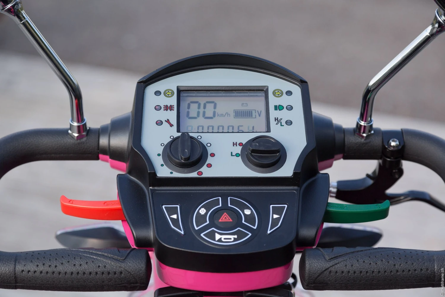 Elektromobil Gatsby Pro Vintage Style Mobil, Vollgefedert, Scooter 15 Km/h (75Ah), Bis 145kg Nutzergewicht,leistungsstarker 1400W Motor, Uvm. 6 Elektromobil Gatsby Pro Vintage Style Mobil, Vollgefedert, Scooter 15 Km/h (75Ah), Bis 145kg Nutzergewicht,leistungsstarker 1400W Motor, Uvm. – Bild 4