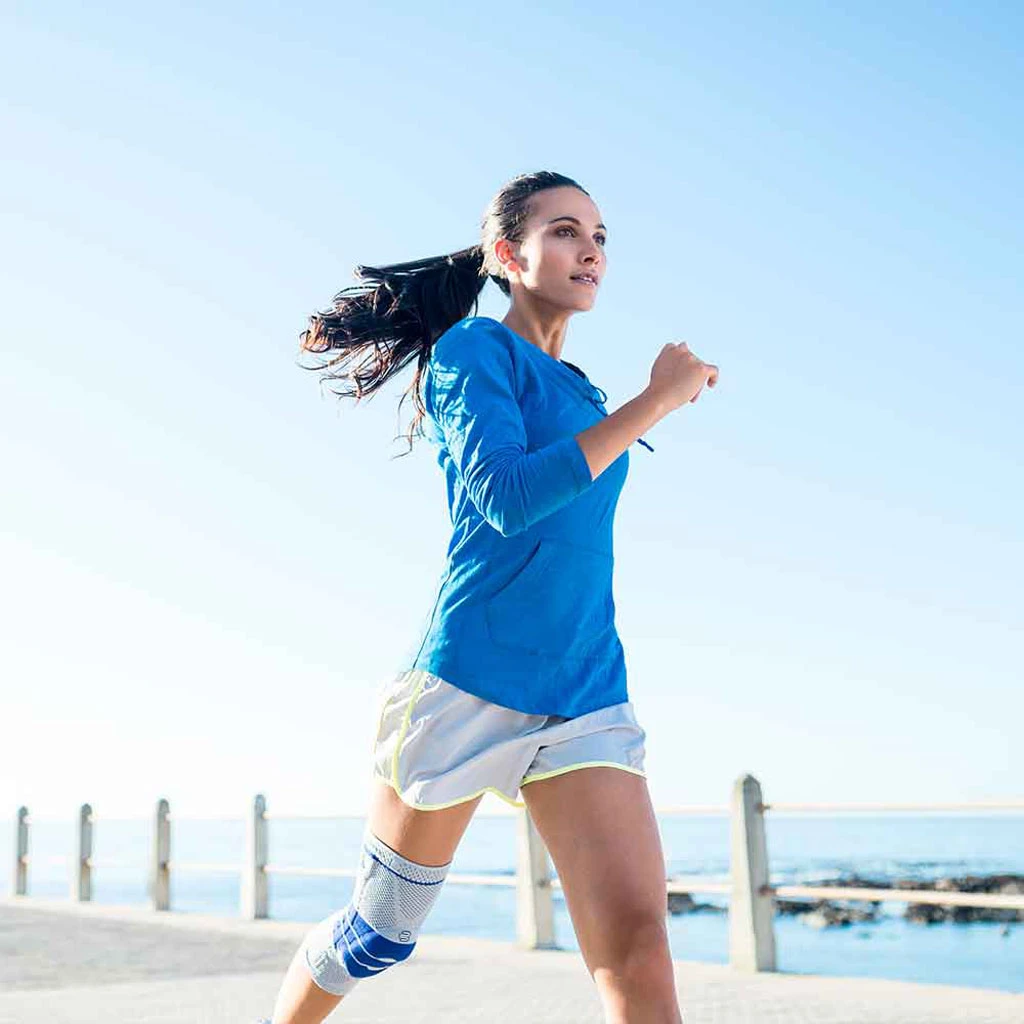 Bauerfeind GenuTrain Black Standard, Ohne Haftrand, Aktivbandage Kniegelenk, Neue 8. Generation 2020, Train-Gestrick, Omega+ Pad, Komfortzone Kniekehle, Hautfreundlich & Atmungsaktiv 6 Bauerfeind GenuTrain Black Standard, Ohne Haftrand, Aktivbandage Kniegelenk, Neue 8. Generation 2020, Train-Gestrick, Omega+ Pad, Komfortzone Kniekehle, Hautfreundlich & Atmungsaktiv – Bild 4