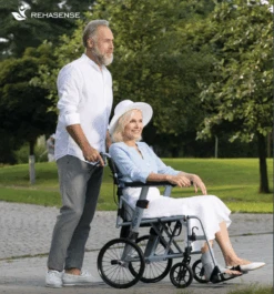 ICON 35 Ultra Lite LX-45-14 Rollstuhl, Schiebeversion 14"-Räder, Leichtgewichts-Transportrollstuhl Aus Aluminium, SB45cm, Inkl. Druckbremse, Inkl. Begleiterbremse, Inkl. Kippstützen, Ab 9kg (verstellbarer Armlehne) -Coloplast Verkaufsgeschäft ICON 35 LX 14 Rollstuhl