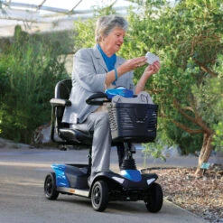 Invacare Colibri Scooter, Elektromobil 6 Km/h, Zerlegbar, Klein & Wendig, Blau 9 Invacare Colibri Scooter, Elektromobil 6 Km/h, Zerlegbar, Klein & Wendig, Blau -Coloplast Verkaufsgeschäft INV Colibri blaun19