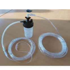 Premium Sauerstoff Jahres-Set FIRESAFE (1x FireSafe, 10x O2-Brillen, 1x O2-Maske, 3x Verlängerungsschläuche (7.5 M), 2x Atemgasbefeuchter, 1x Wasserfalle, 3x Verbinder, 2x Silikonschlauch, 1x Winkelanschluss) -Coloplast Verkaufsgeschäft INV O2 Jahresset1