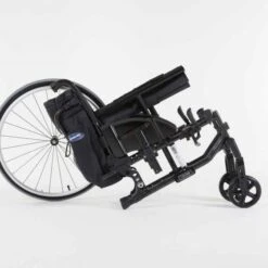 Action XT Aktivrollstuhl, Leicht, Faltbar, Attraktiv, Der Aktiv-Rollstuhl Im Neuen Look & Gratis Leichtgewichtrad, Nur 12,7kg (Transportgewicht 7,9kg), Belastbar Bis 125kg -Coloplast Verkaufsgeschäft Invacare Action XT 04
