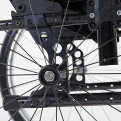 Action XT Aktivrollstuhl, Leicht, Faltbar, Attraktiv, Der Aktiv-Rollstuhl Im Neuen Look & Gratis Leichtgewichtrad, Nur 12,7kg (Transportgewicht 7,9kg), Belastbar Bis 125kg -Coloplast Verkaufsgeschäft Invacare Action XT 05