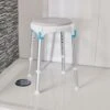 Laguna Duschhocker Rund Inkl. Softsitz, Höhenverstellbar, Sitzfläche Ø 33cm. Höhenverstellbar 39–54cm, Bis 150kg -Coloplast Verkaufsgeschäft Laguna Rund Duschhocker Softsitz
