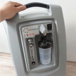 GCE Nuvo 8 Sauerstoffkonzentrator, 8L/min., Stärkere Leistung, Leiser Betrieb, HIGH FLOW O2-Gerät, Zur Langzeit-Sauerstofftherapie (LOT) (AV) 10 GCE Nuvo 8 Sauerstoffkonzentrator, 8L/min., Stärkere Leistung, Leiser Betrieb, HIGH FLOW O2-Gerät, Zur Langzeit-Sauerstofftherapie (LOT) (AV) -Coloplast Verkaufsgeschäft NUVO 8 HF3