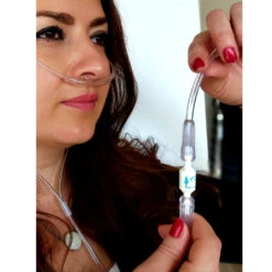 Premium Sauerstoff Jahres-Set FIRESAFE (1x FireSafe, 10x O2-Brillen, 1x O2-Maske, 3x Verlängerungsschläuche (7.5 M), 2x Atemgasbefeuchter, 1x Wasserfalle, 3x Verbinder, 2x Silikonschlauch, 1x Winkelanschluss) -Coloplast Verkaufsgeschäft O2 Firesafe Brille Cannula