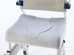 Aquatec Ocean Ergo-24 Dusch- Und Toilettenrollstuhl, HMV, 24" Räder, Druckbremse Fahrer, Selbstfahrerversion, Feststellbremse Lenkräder, Bis 150kg, Optional Mit Softsitz -Coloplast Verkaufsgeschäft Ocean Ergo Softsitz mit Einsatz