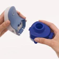 (AV) Pari Boy Free Inhalationsgerät, Schnell Und Wirksam, Mobiles Inhaliergerät, Batteriebetrieb Möglich, Mundstück, Babymaske, Tasche, Netzteil -Coloplast Verkaufsgeschäft PARI free 6