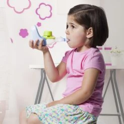 (AV) Pari Boy Free Inhalationsgerät, Schnell Und Wirksam, Mobiles Inhaliergerät, Batteriebetrieb Möglich, Mundstück, Babymaske, Tasche, Netzteil -Coloplast Verkaufsgeschäft PARI free 7