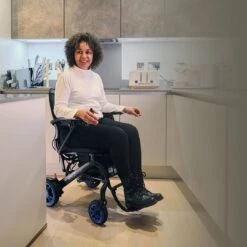 Q50R-CARBON Elektrorollstuhl Faltbar, Ultra Leichter Carbon-Faltrollstuhl Q50R Elektrisch Mit Nur 16,7kg Gesamtgewicht Inkl. Akku! -Coloplast Verkaufsgeschäft Q50R Carbon 05