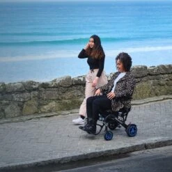 Q50R-CARBON Elektrorollstuhl Faltbar, Ultra Leichter Carbon-Faltrollstuhl Q50R Elektrisch Mit Nur 16,7kg Gesamtgewicht Inkl. Akku! -Coloplast Verkaufsgeschäft Q50R Carbon 06