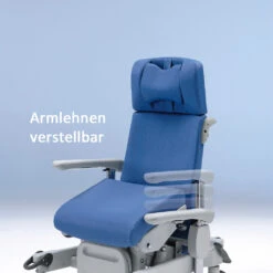 Ravello Sano-S Pflegestuhl Komfortset, 4 Lenkrollen, Fußstütze Komplett Einschiebbar, Kunstlederbezug, Ergo-Sitz, Kopfstütze, Armlehnen Verstellbar, Belastbar Bis 200kg (statisch), Bis 135 Kg (dynamisch) -Coloplast Verkaufsgeschäft Ravello Sano 03