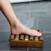 Rolling, Entspannende Reflexzonenmassage Für Ihre Füße, Der Holz Fußmassageroller Mit 7 Achsen Mit Jeweils 15 Rollen