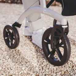Saljol Alu Rollator, Pearl Grey, Kork Design, Aluminium Ultra Leichtgewicht Rollator, All-Terrain (Indoor + Outdoor), Nur 6.4kg, Bis 150kg -Coloplast Verkaufsgeschäft Saljol Rolltor Alu 03 1