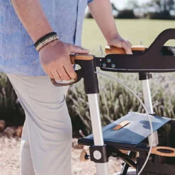 Saljol Alu Rollator, Pearl Grey, Kork Design, Aluminium Ultra Leichtgewicht Rollator, All-Terrain (Indoor + Outdoor), Nur 6.4kg, Bis 150kg -Coloplast Verkaufsgeschäft Saljol Rolltor Alu 05 1