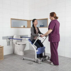 Arjo Sara Stedy Mobiler Aktivlifter, Nicht Elektrisch Betrieben, Für Patienten & Bewohner Körpergröße 149-193cm, Aufstehlift, Toilettenlift, Bett-Rollstuhl-Transfer, Bis 182 Kg 8 Arjo Sara Stedy Mobiler Aktivlifter, Nicht Elektrisch Betrieben, Für Patienten & Bewohner Körpergröße 149-193cm, Aufstehlift, Toilettenlift, Bett-Rollstuhl-Transfer, Bis 182 Kg -Coloplast Verkaufsgeschäft Sara Stedy 03