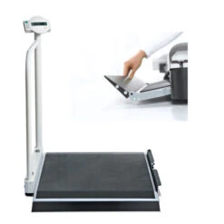 Rollstuhlwaage Seca 677, Incl. Eichkosten Inkl. Geländer, Zusammenklappbar, Transportrollen 9 Rollstuhlwaage Seca 677, Incl. Eichkosten Inkl. Geländer, Zusammenklappbar, Transportrollen -Coloplast Verkaufsgeschäft Seca 677 Seitenansicht 2 3