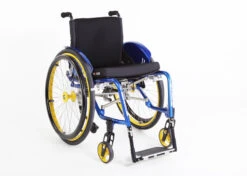 PRO ACTIV TRAVELER 4all Ergo Aktiv-Faltrollstuhl, Hybrid Leichtlaufrollstuhl, Faltbar Mit Starrrahmen-Stabilität, Rücken Klappbar, Bis 120kg -Coloplast Verkaufsgeschäft Traveler4all Ergo marine blau gelbe Felgen