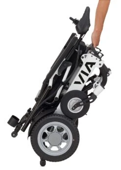 Bischoff+Bischoff VIA, Der Faltbare Elektrorollstuhl, 6 Km/h, Bis 120 Kg -Coloplast Verkaufsgeschäft Via rechts gefaltet 04