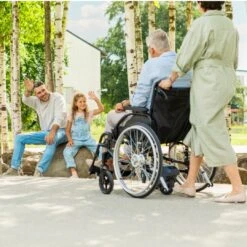 Komplettpaket = Alber ViaGO V24 Schiebehilfe Inkl. Action3 Alu-Faltrollstuhl, Sitzbreite 45.5cm (M/L) Leicht, Kraftvoll Und Leicht Bedienbar, Mit Trommelbremse, Kippschutz, Beckengurt Uvm. Bis 125kg 16 Komplettpaket = Alber ViaGO V24 Schiebehilfe Inkl. Action3 Alu-Faltrollstuhl, Sitzbreite 45.5cm (M/L) Leicht, Kraftvoll Und Leicht Bedienbar, Mit Trommelbremse, Kippschutz, Beckengurt Uvm. Bis 125kg -Coloplast Verkaufsgeschäft alber viago 05 1