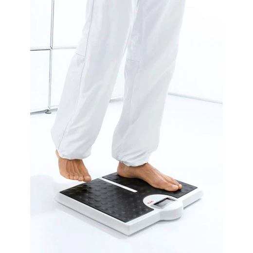 Seca 813 Robusta Flachwaage, Breite Wiegeplattform, Großes Display, Bis 200kg Tragkraft, Teilung 100g 7 Seca 813 Robusta Flachwaage, Breite Wiegeplattform, Großes Display, Bis 200kg Tragkraft, Teilung 100g – Bild 5