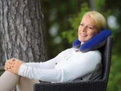 Sissel Buchi Soft Nackenhörnchen, Blau/grau, Visco-elastisch, Bequeme Reisekissen, Anschmiegsam Und Stützend Zugleich -Coloplast Verkaufsgeschäft sissel buchi soft 03