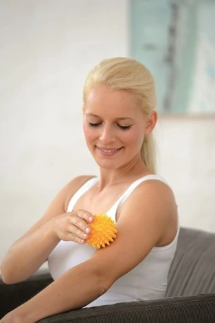 SISSEL® Spiky-Ball (2er-Set) 8 Cm Gelb, 9 Cm Rot,10 Cm Blau 8 SISSEL® Spiky-Ball (2er-Set) 8 Cm Gelb, 9 Cm Rot,10 Cm Blau – Bild 6