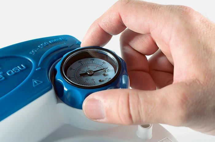 DeVilbiss Absauggerät VacuAide QSU (akkubetrieben) Für Zuhause Und Unterwegs, 27 L/min, Stufenlose Vakuumregulierung 4 DeVilbiss Absauggerät VacuAide QSU (akkubetrieben) Für Zuhause Und Unterwegs, 27 L/min, Stufenlose Vakuumregulierung – Bild 2